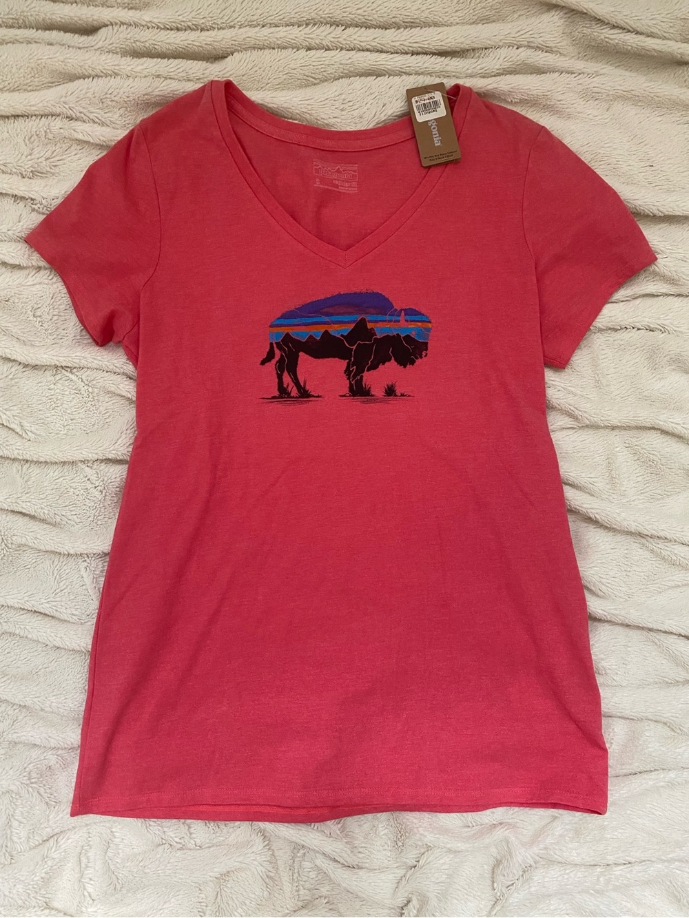 NWT Patagonia v-neck t-shirt Cerise pink buffalo regular fit Sz S